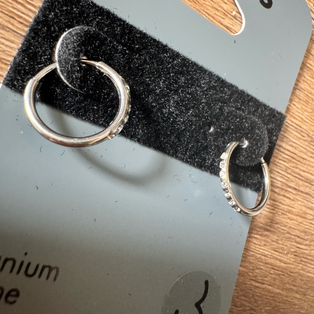 Claire’s titanium earrings - Picture 3 of 3